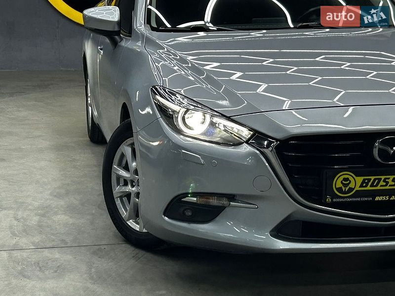 Седан Mazda 3 2016 в Черновцах