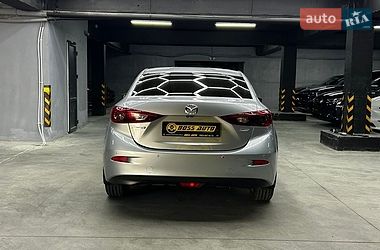 Седан Mazda 3 2016 в Черновцах
