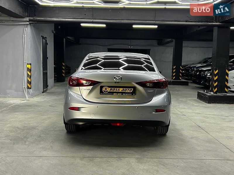 Седан Mazda 3 2016 в Черновцах
