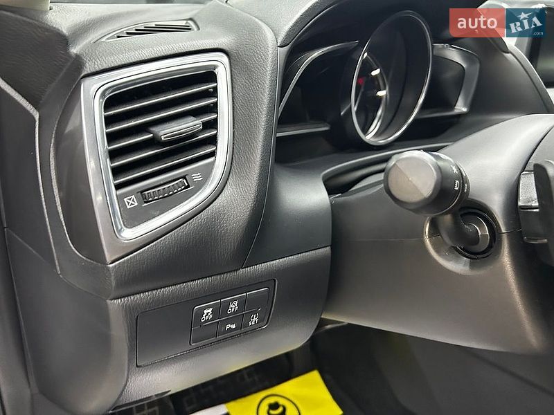 Седан Mazda 3 2016 в Черновцах
