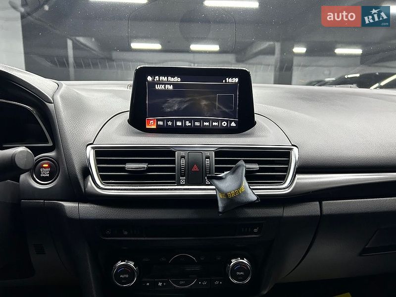 Седан Mazda 3 2016 в Черновцах