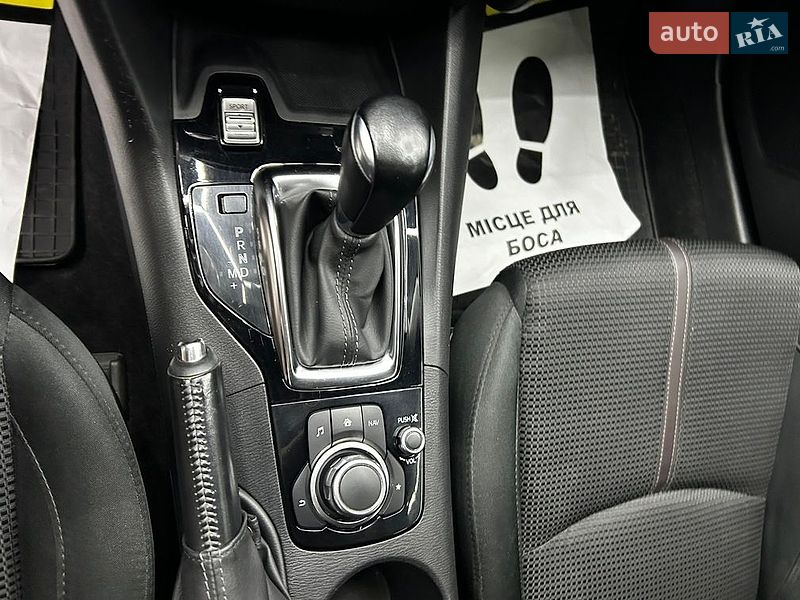 Седан Mazda 3 2016 в Черновцах