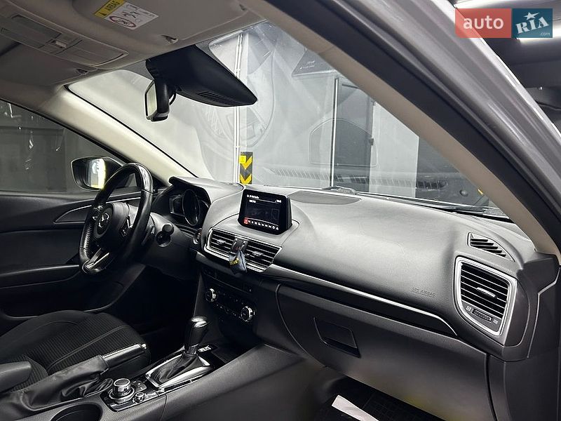 Седан Mazda 3 2016 в Черновцах