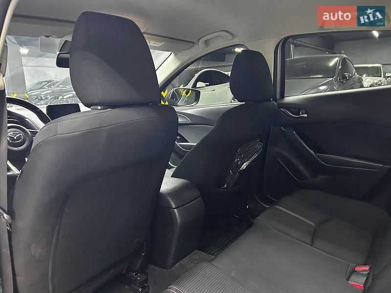 Седан Mazda 3 2016 в Черновцах