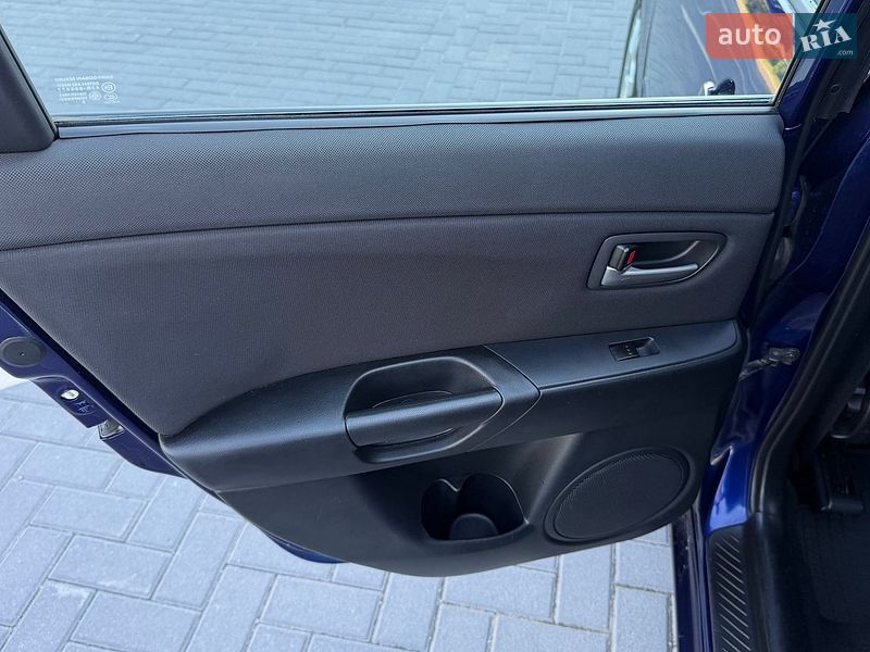Хэтчбек Mazda 3 2003 в Луцке