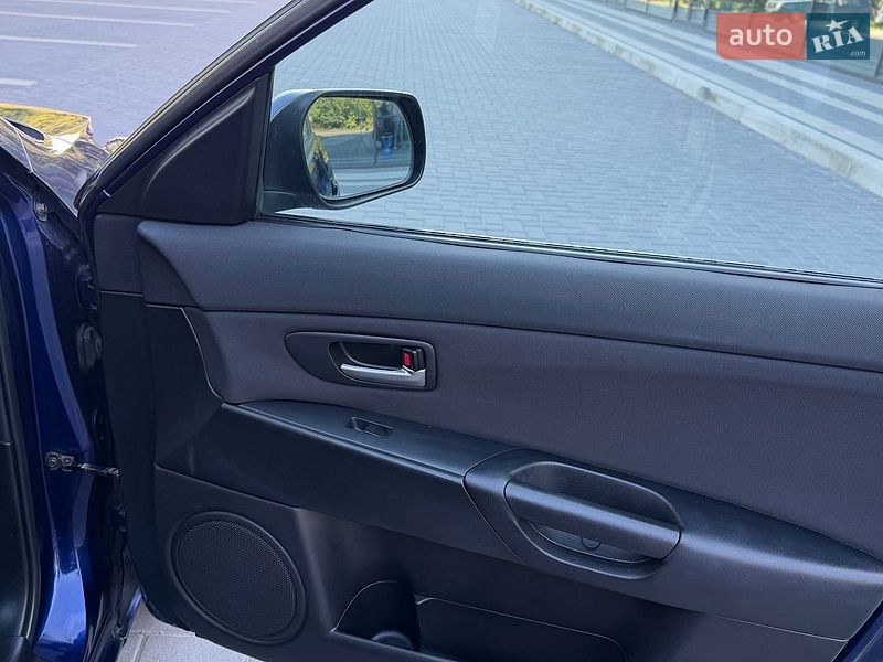 Хэтчбек Mazda 3 2003 в Луцке