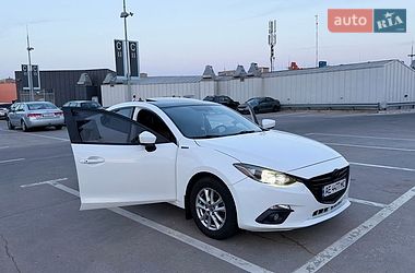 Седан Mazda 3 2015 в Киеве