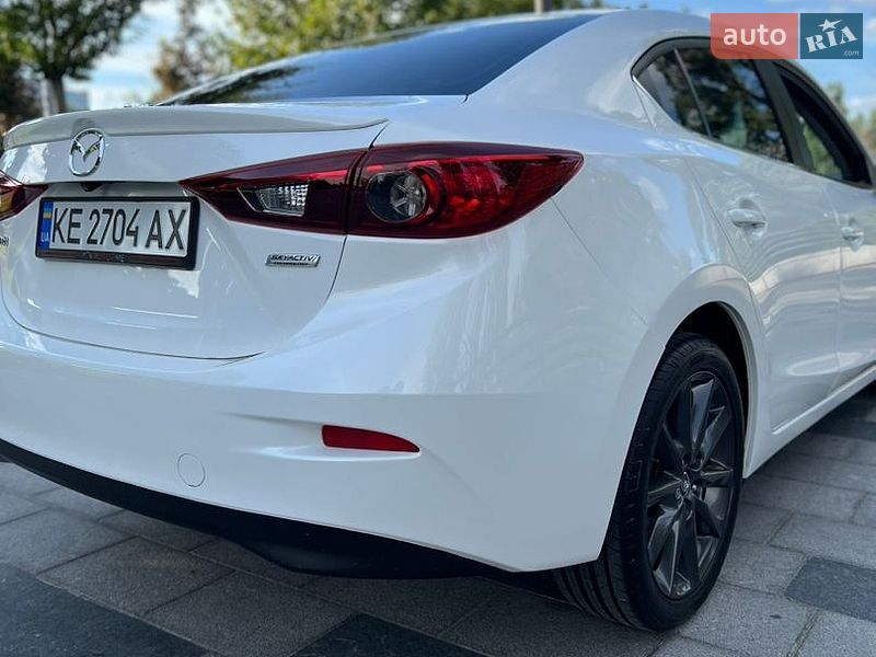 Седан Mazda 3 2018 в Днепре