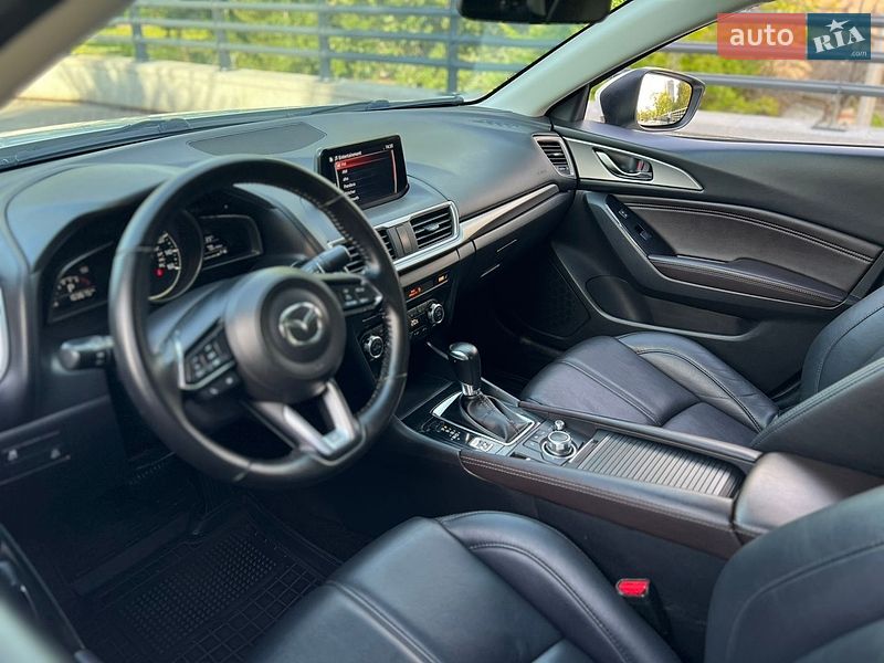Седан Mazda 3 2018 в Днепре