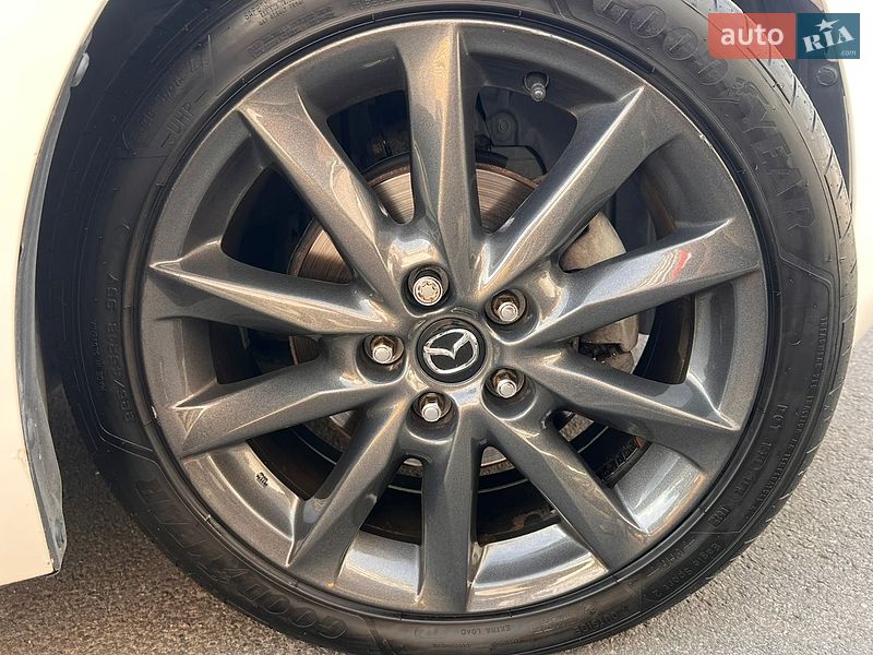 Седан Mazda 3 2018 в Днепре