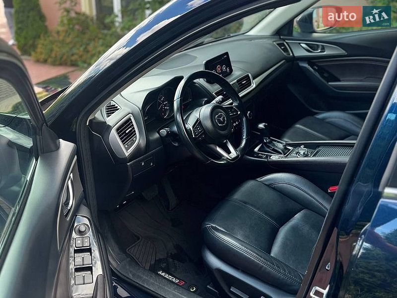Хэтчбек Mazda 3 2018 в Черновцах