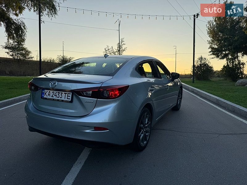 Седан Mazda 3 2018 в Киеве