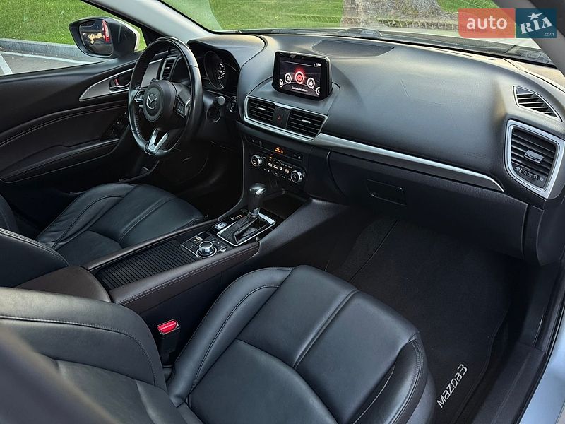 Седан Mazda 3 2018 в Киеве