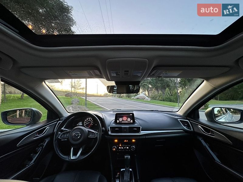 Седан Mazda 3 2018 в Киеве