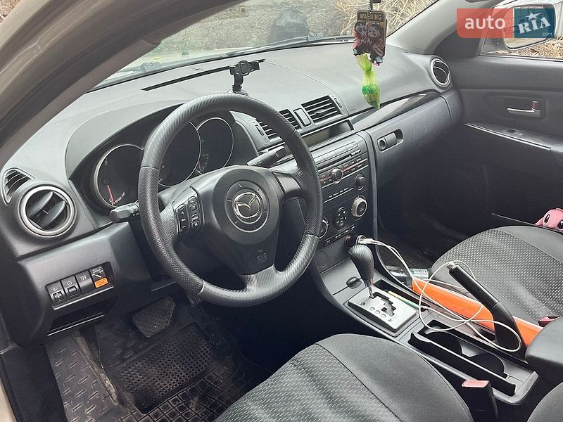 Седан Mazda 3 2006 в Луцке