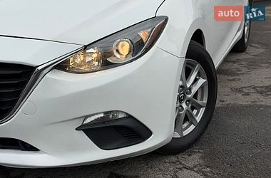 Седан Mazda 3 2015 в Шептицькому