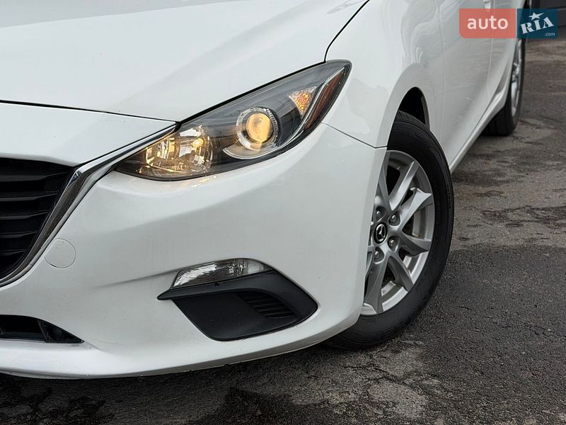 Седан Mazda 3 2015 в Шептицькому
