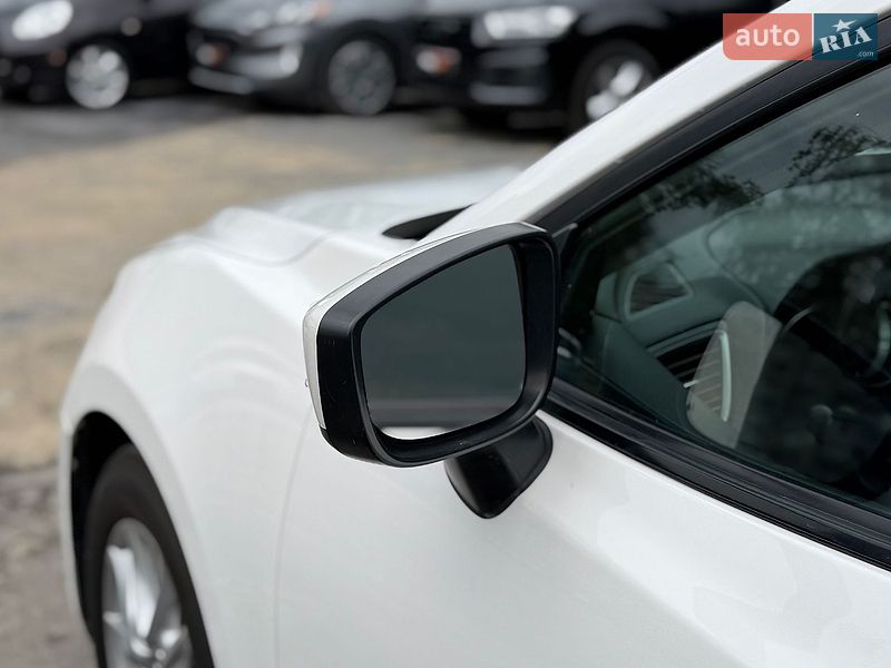 Седан Mazda 3 2015 в Шептицькому