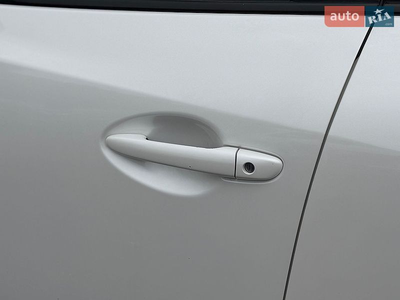 Седан Mazda 3 2015 в Шептицькому