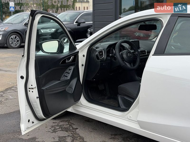 Седан Mazda 3 2015 в Шептицькому