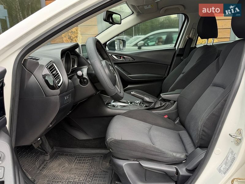 Седан Mazda 3 2015 в Шептицькому