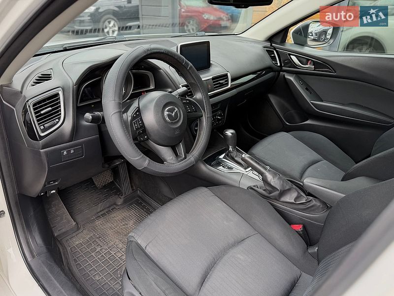 Седан Mazda 3 2015 в Шептицькому