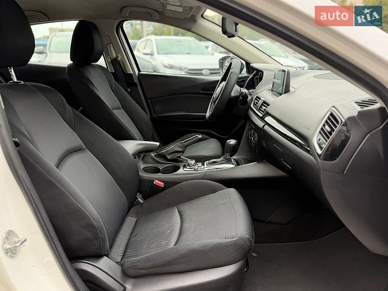 Седан Mazda 3 2015 в Шептицькому