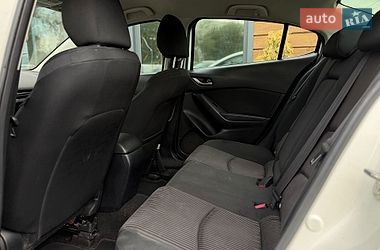 Седан Mazda 3 2015 в Шептицькому