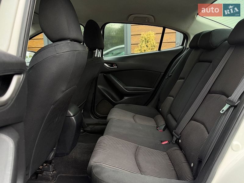 Седан Mazda 3 2015 в Шептицькому