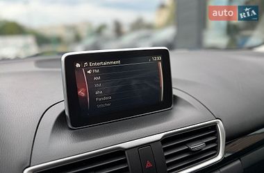 Седан Mazda 3 2015 в Шептицькому