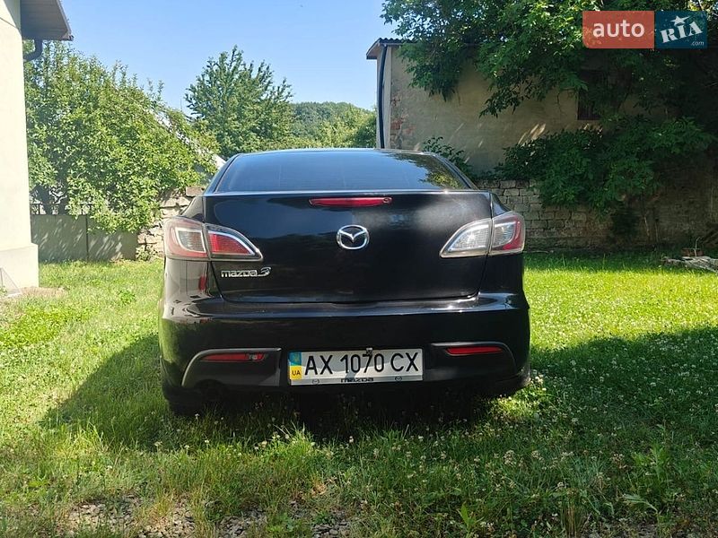 Седан Mazda 3 2010 в Черновцах