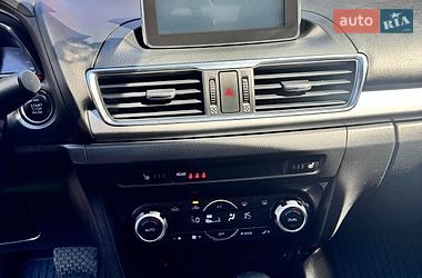 Седан Mazda 3 2015 в Перемышлянах