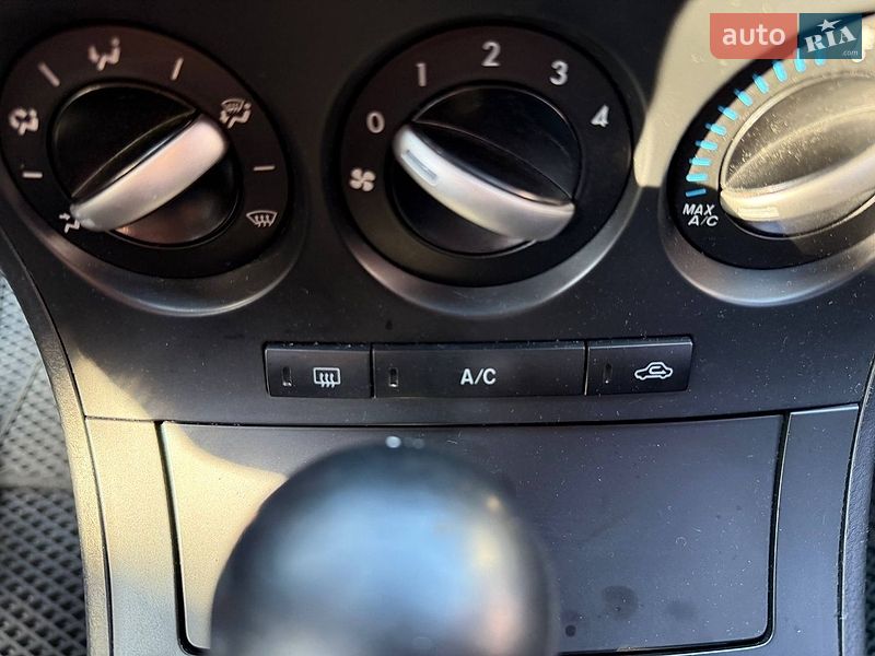 Седан Mazda 3 2012 в Ровно