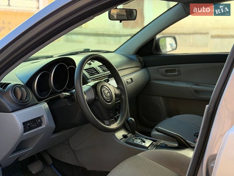 Седан Mazda 3 2004 в Запоріжжі