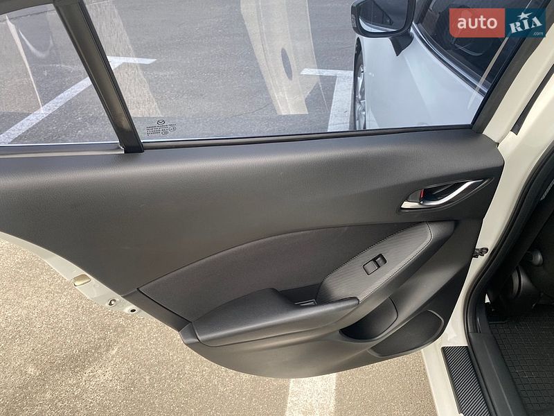 Седан Mazda 3 2014 в Ірпені