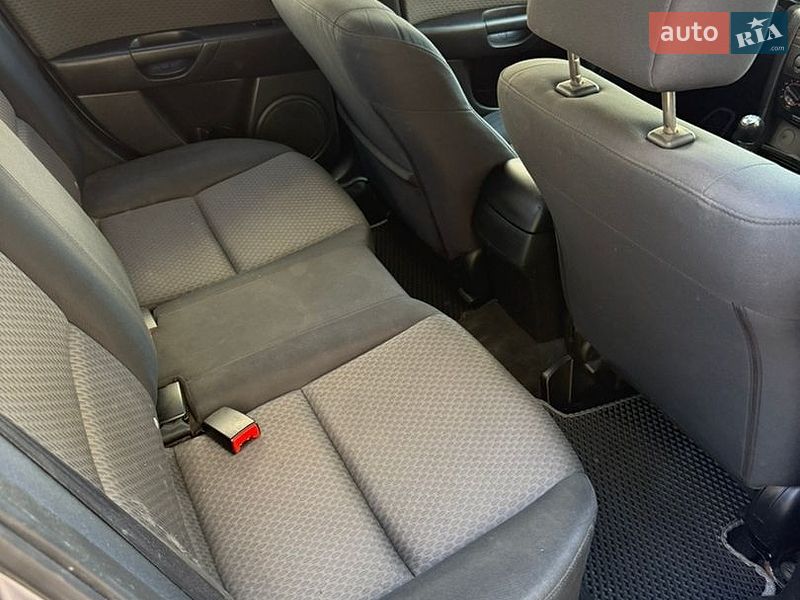 Седан Mazda 3 2004 в Каменец-Подольском
