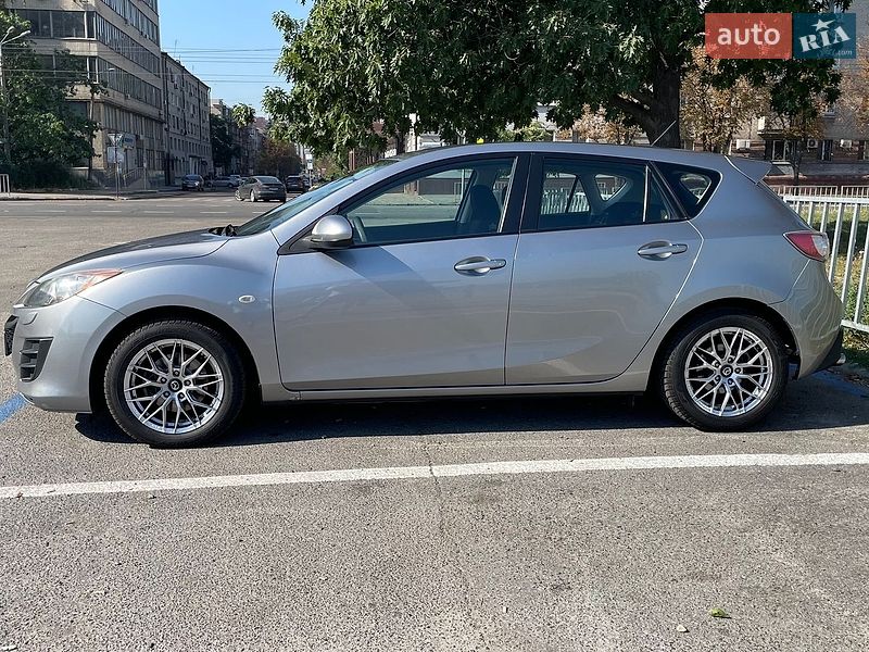Хэтчбек Mazda 3 2010 в Днепре