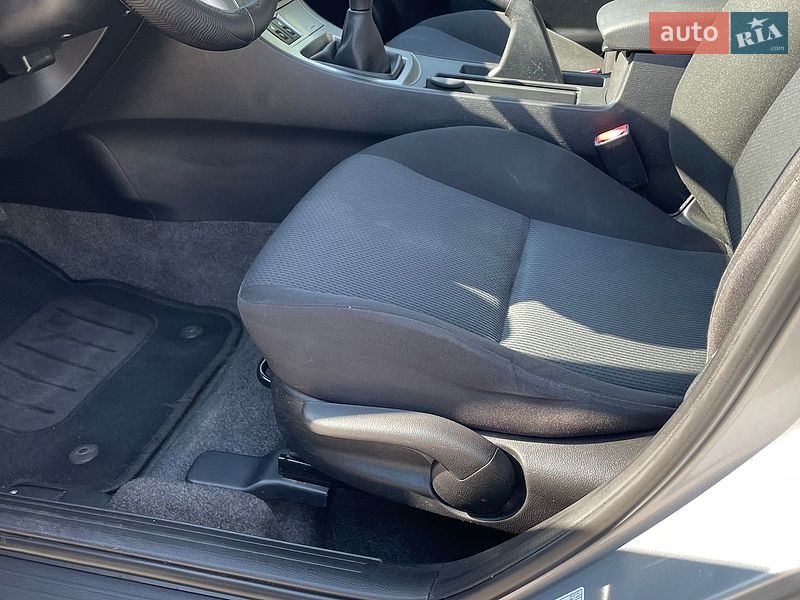 Хэтчбек Mazda 3 2010 в Днепре