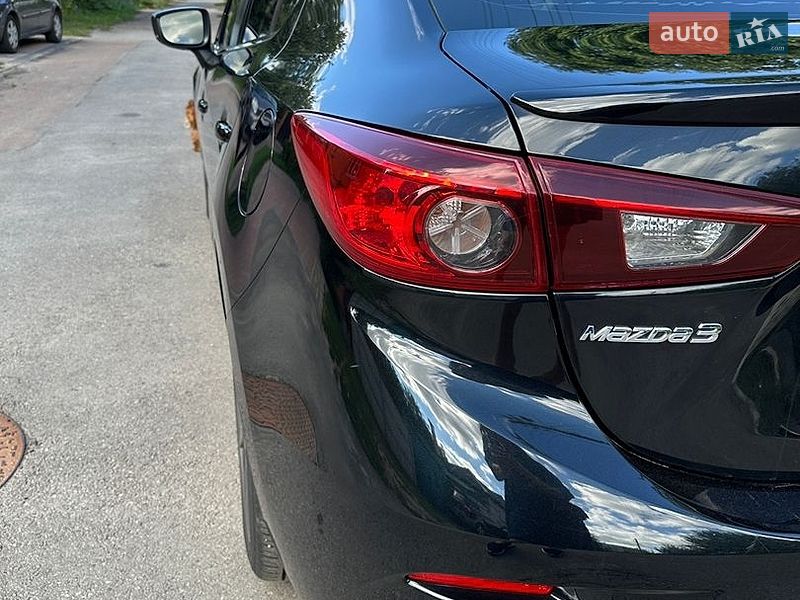 Седан Mazda 3 2018 в Чернигове