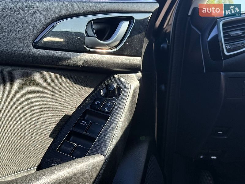Седан Mazda 3 2016 в Києві