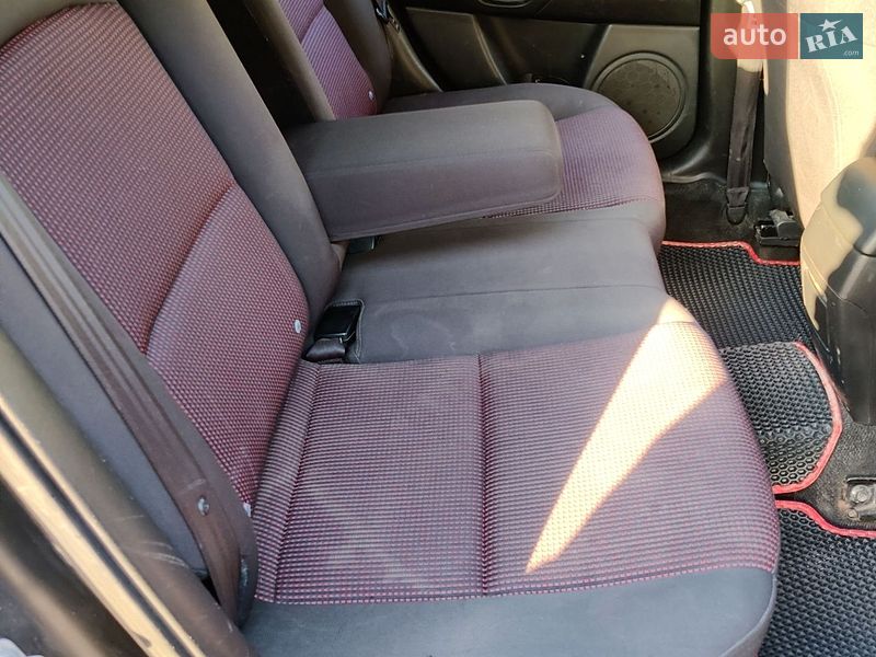 Хэтчбек Mazda 3 2003 в Днепре