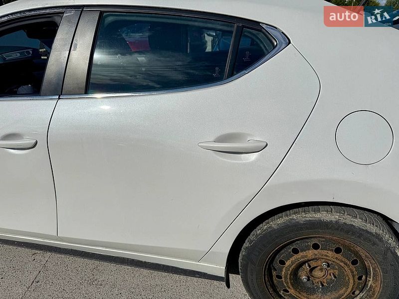 Хэтчбек Mazda 3 2019 в Киеве