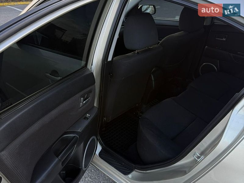 Седан Mazda 3 2006 в Ужгороде