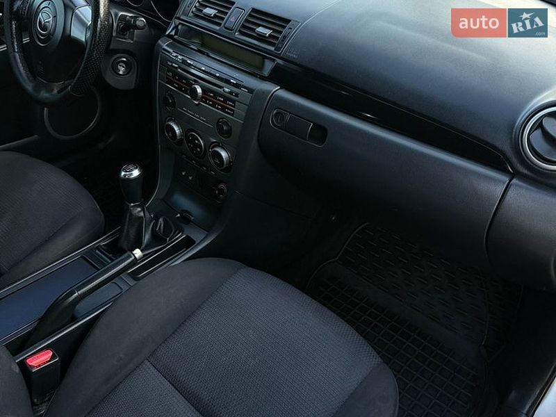 Седан Mazda 3 2006 в Ужгороде