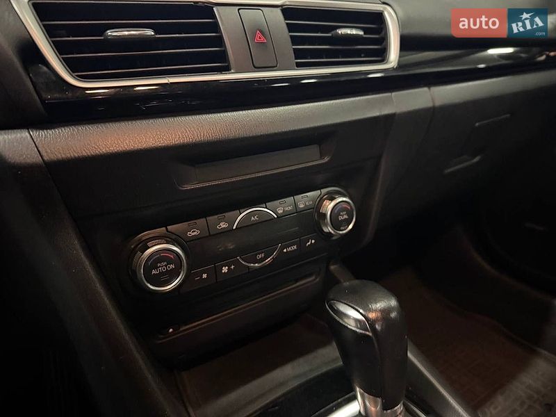 Седан Mazda 3 2013 в Киеве