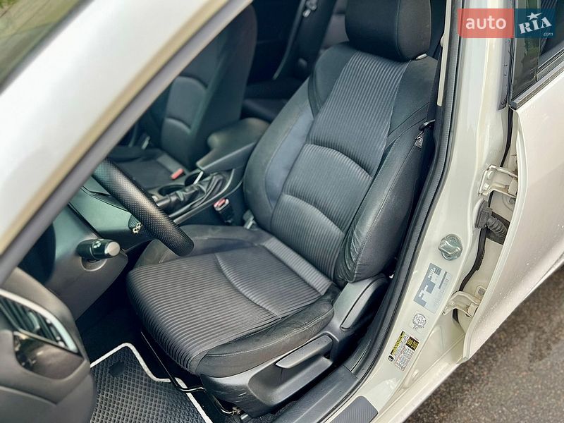 Седан Mazda 3 2014 в Обухові