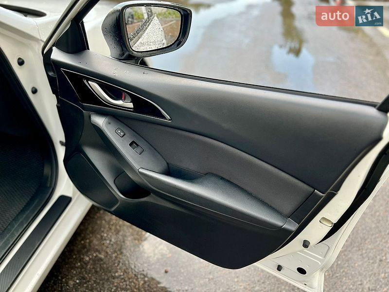 Седан Mazda 3 2014 в Обухові