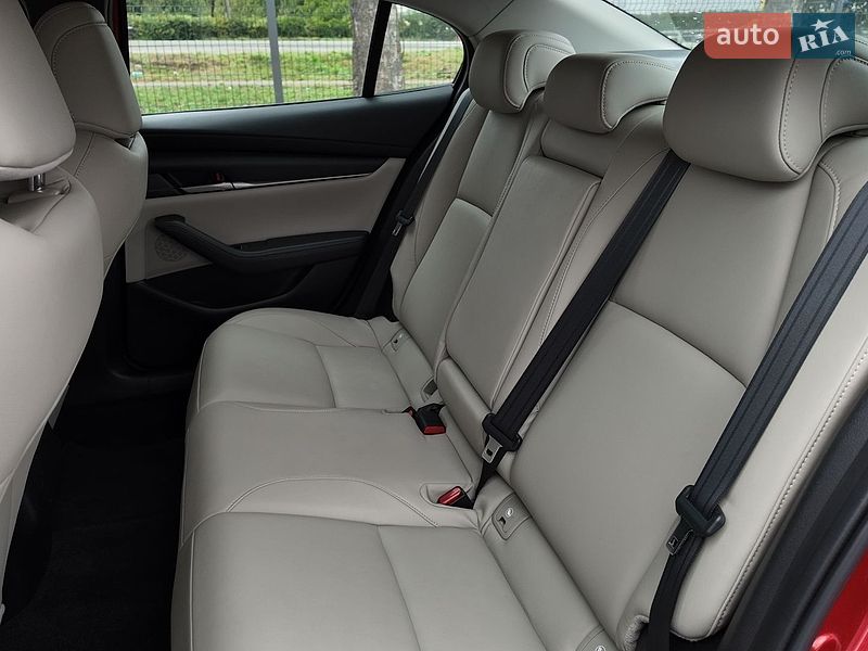 Седан Mazda 3 2019 в Стрию