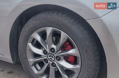 Седан Mazda 3 2015 в Львове