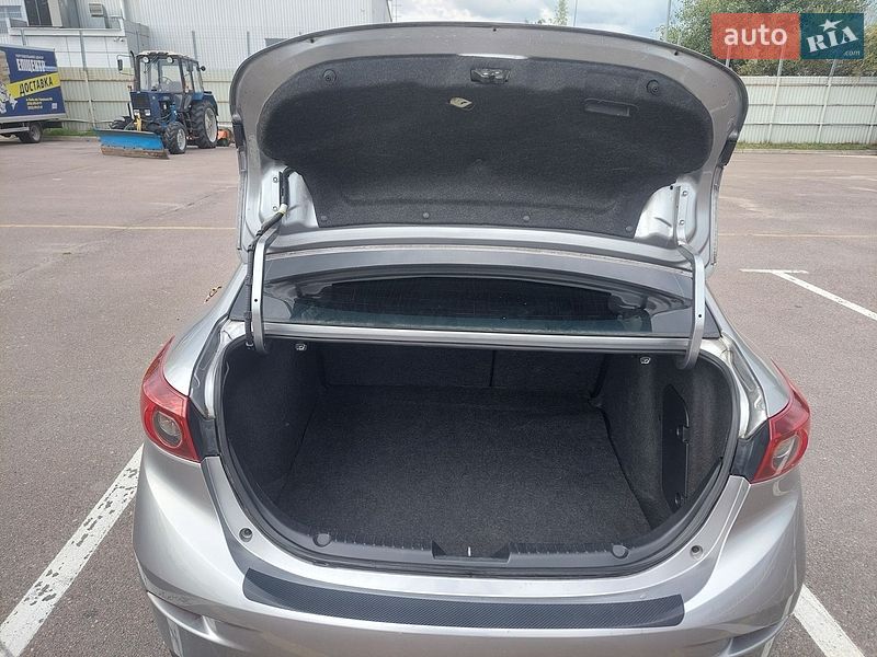 Седан Mazda 3 2015 в Львове